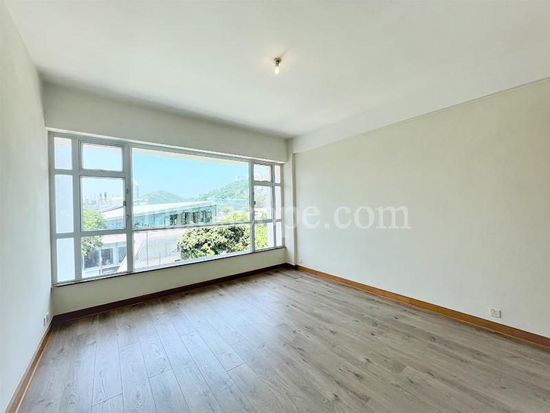 photo 7 — Riviera Apartments, Repulse Bay