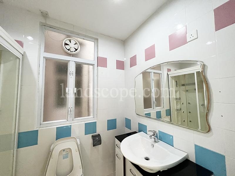 photo 9 — Riviera Apartments, Repulse Bay