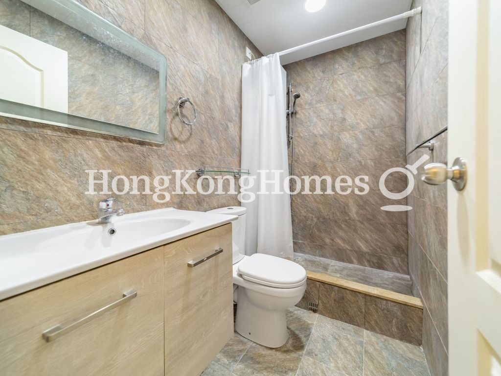 Guest Bathroom — 峰景大廈，西半山