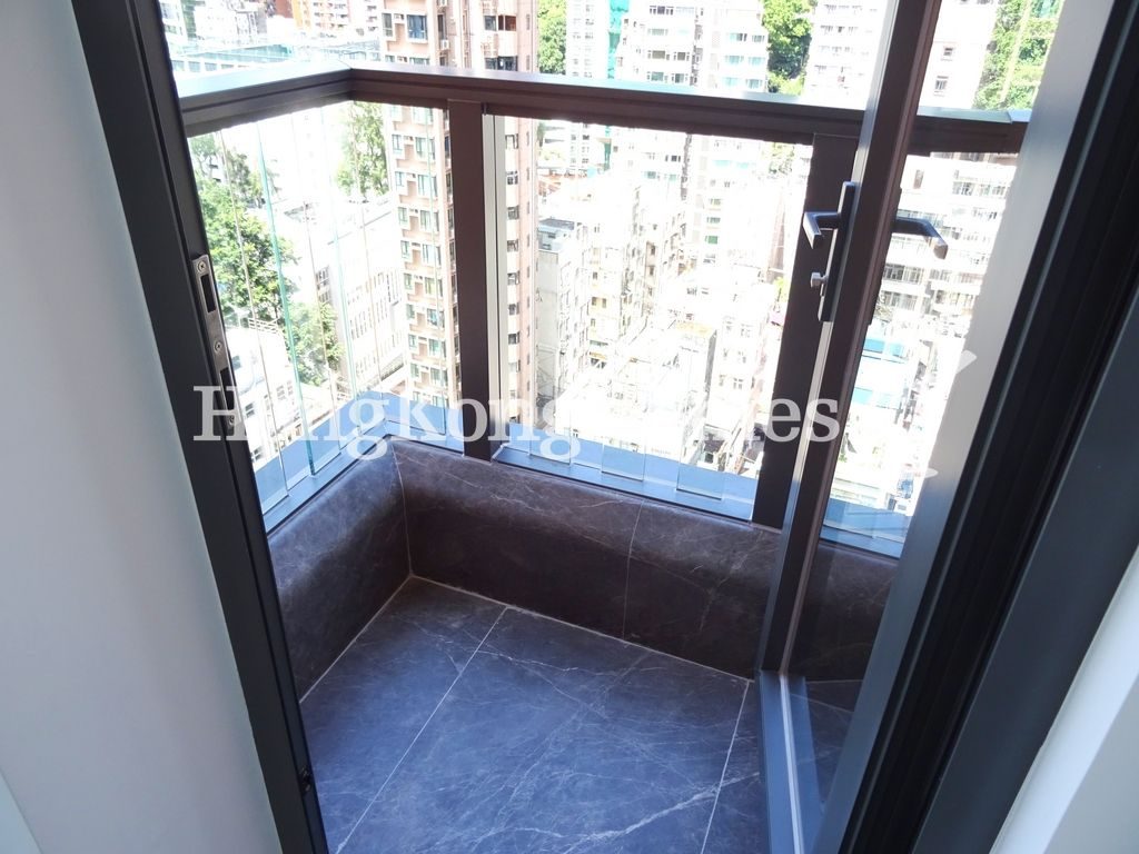 Balcony off Living & Dining Rm — 瑆華，銅鑼灣