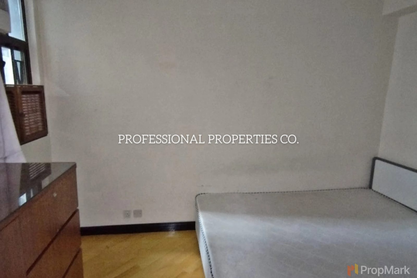 photo 5 — Yue King Building, Wan Chai