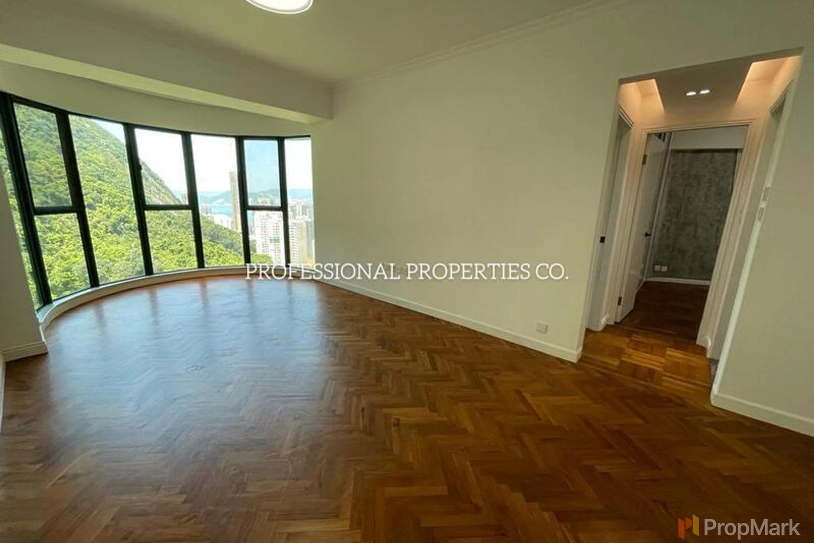 photo 4 — Hillsborough Court, Mid-levels Central