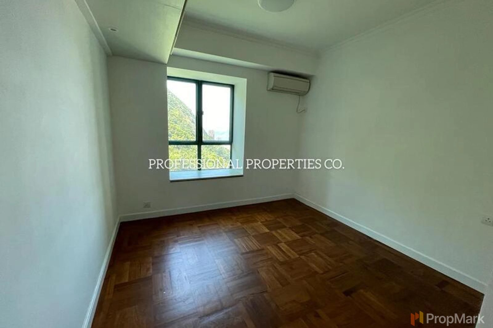 photo 5 — Hillsborough Court, Mid-levels Central