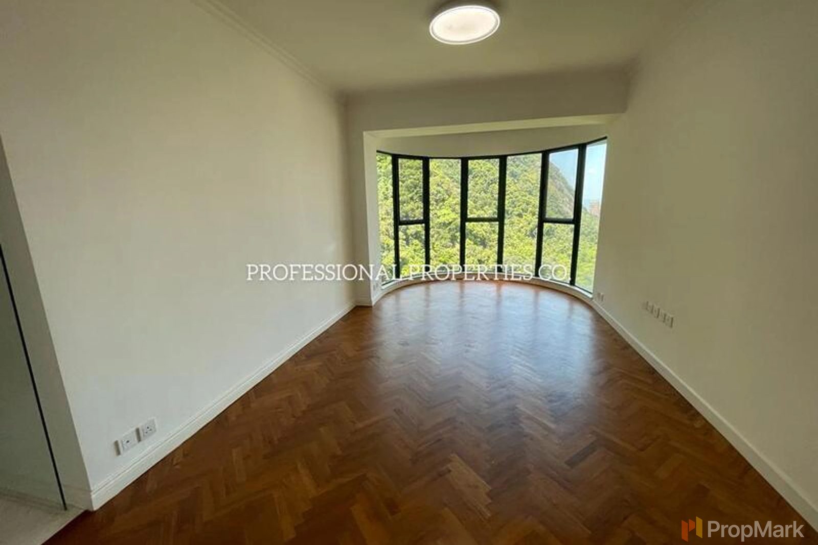 photo 10 — Hillsborough Court, Mid-levels Central