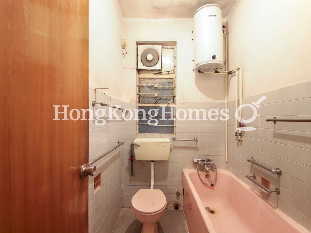 Guest Bathroom — 興華大廈，西半山