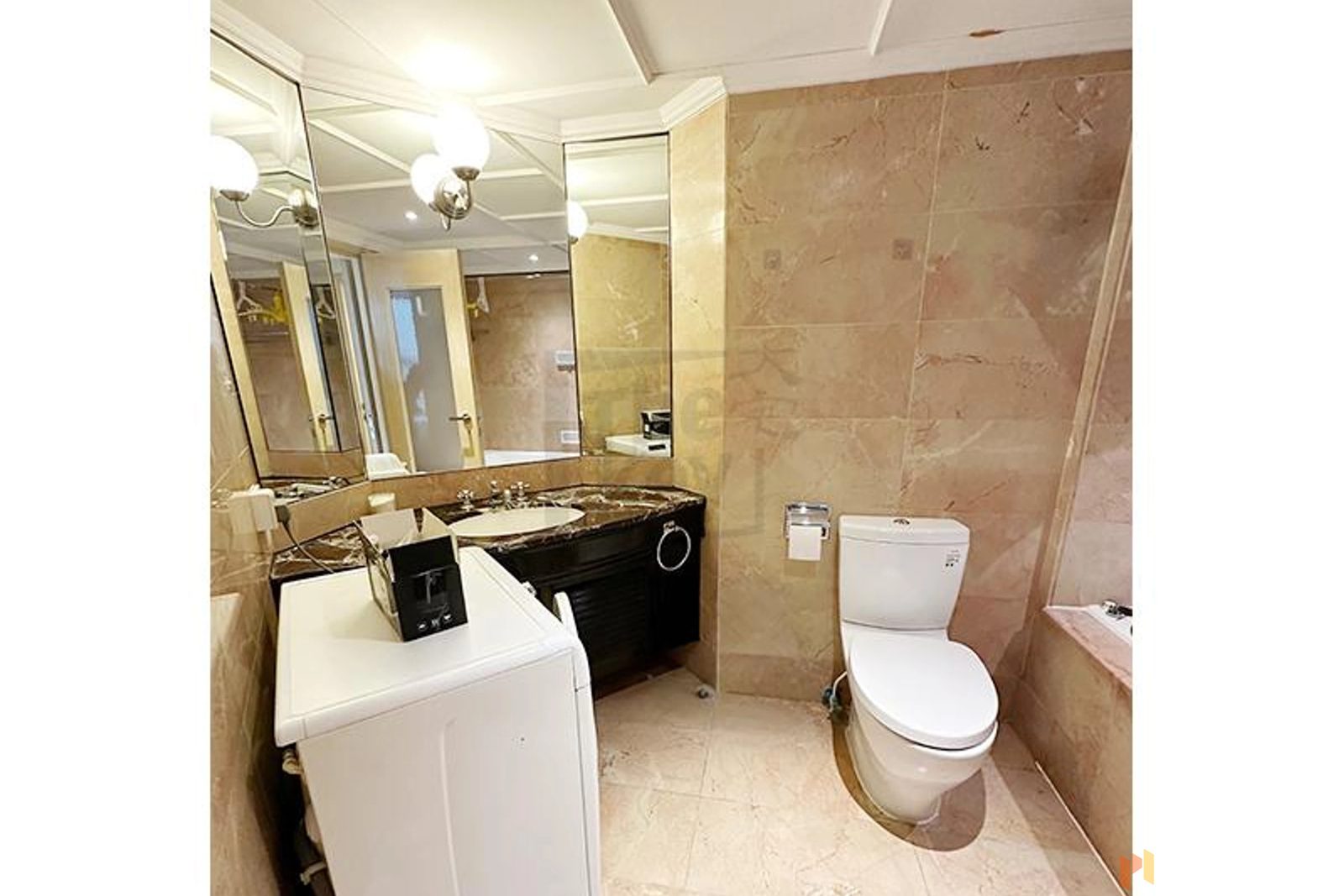 photo 3 — Convention Plaza Apartments, Wan Chai