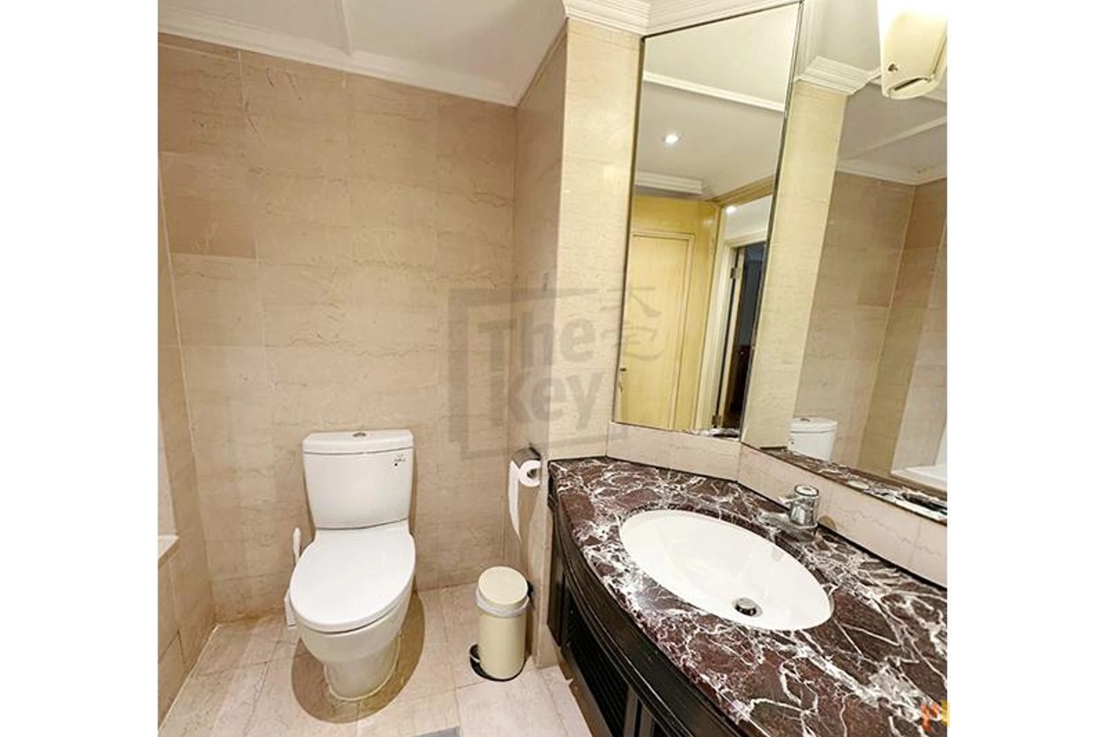 photo 6 — Convention Plaza Apartments, Wan Chai