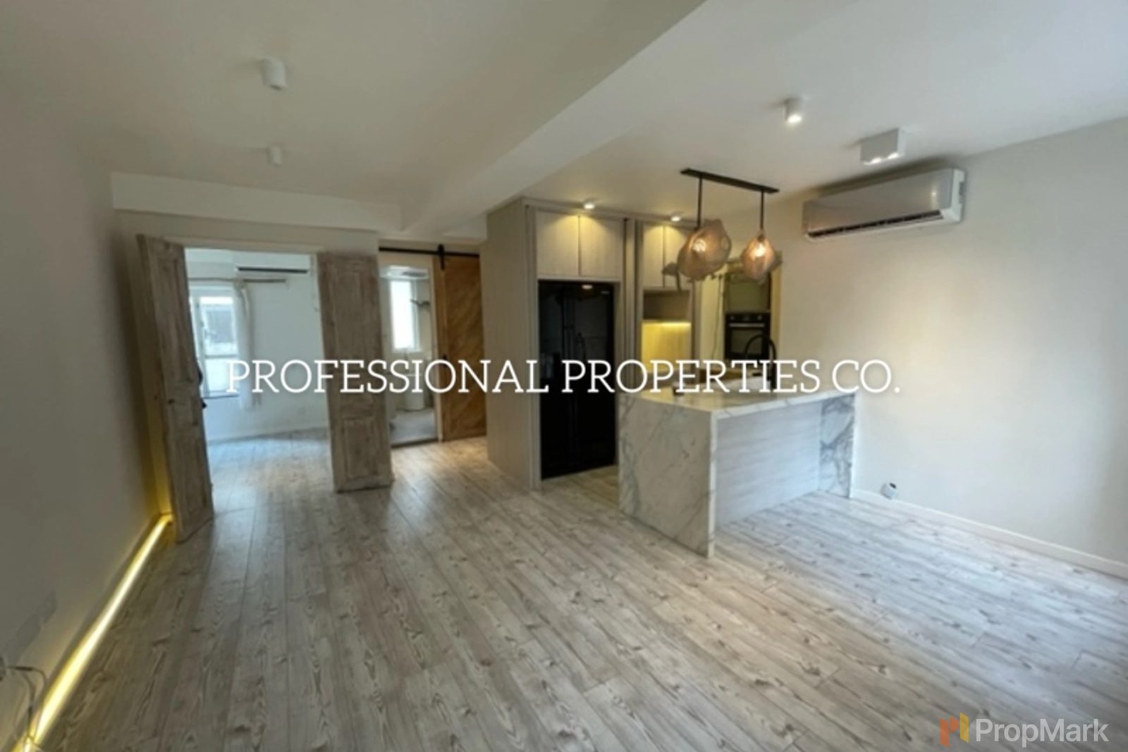 photo 2 — Midland Court, Mid-levels West
