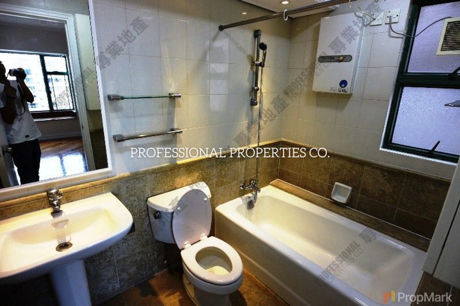 photo 11 — Robinson Place, Mid-levels West