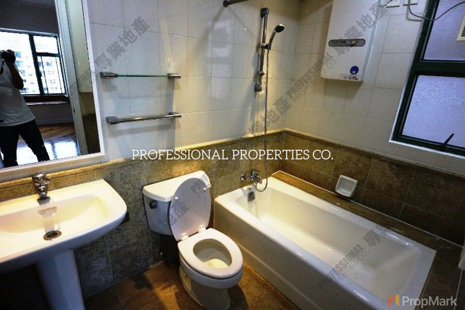 photo 10 — Robinson Place, Mid-levels West