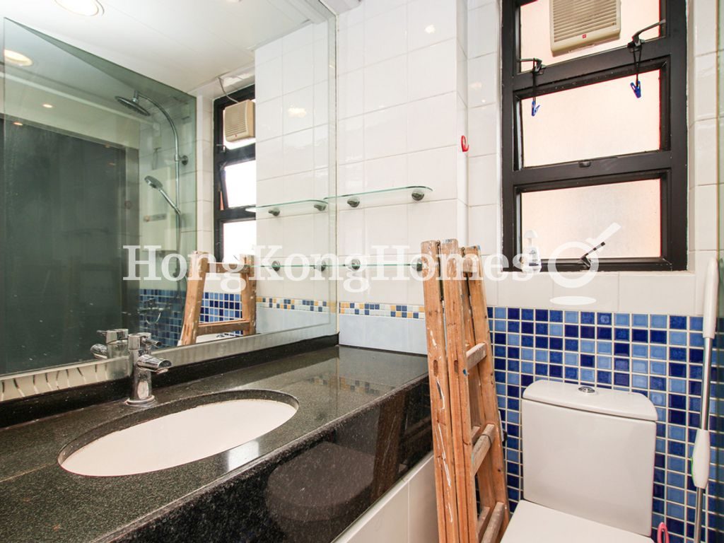 Guest Bathroom — 加惠臺 01座，西環堅尼地城