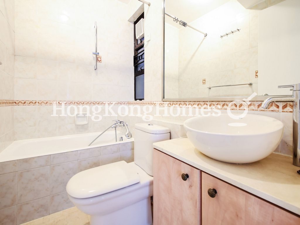 Master Bathroom — 美琳苑，薄扶林
