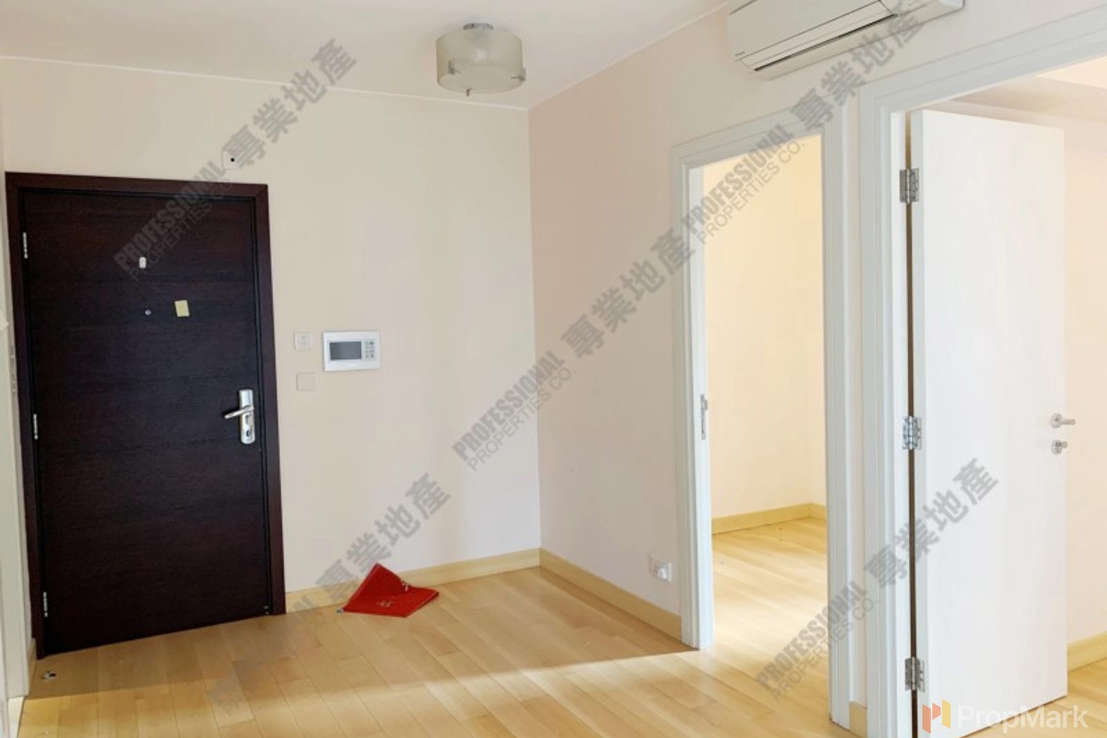 photo 3 — CentreStage, Sheung Wan