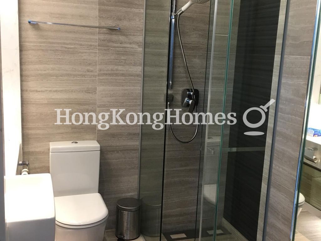 Ensuite Bathroom — 壹環，灣仔