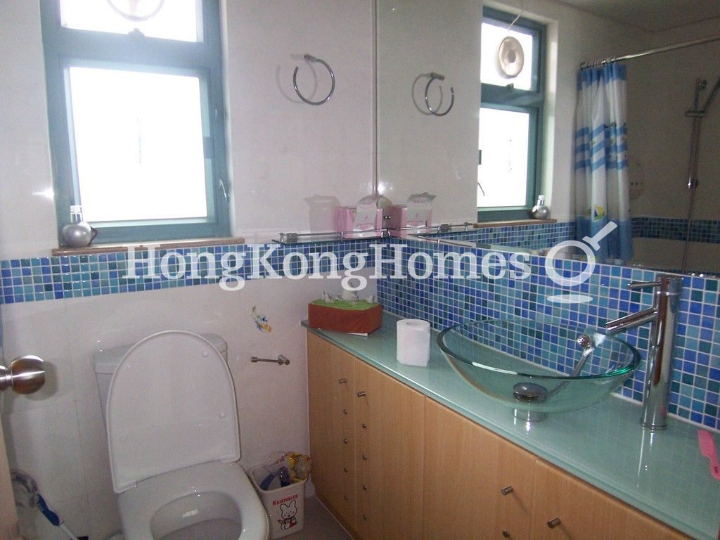 Master Bathroom — 富臨軒，薄扶林
