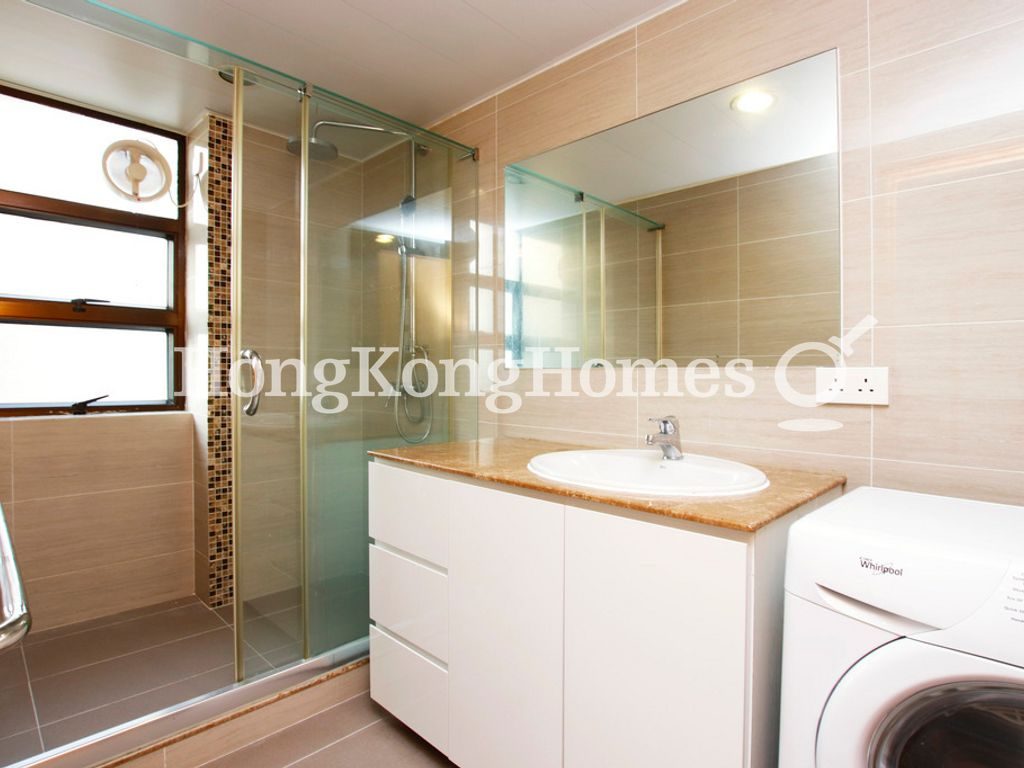 Guest Bathroom — 山勝大廈，跑馬地