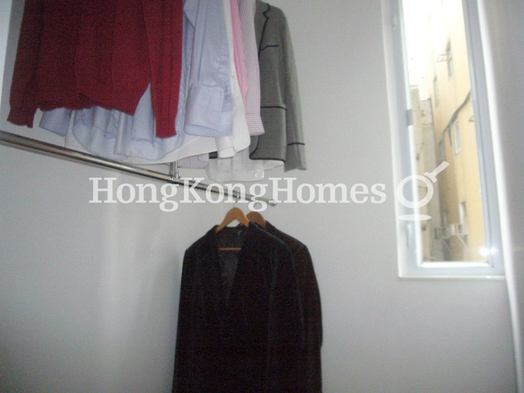 Walk-in Closet in Master Bedroom — 兆景閣，中環