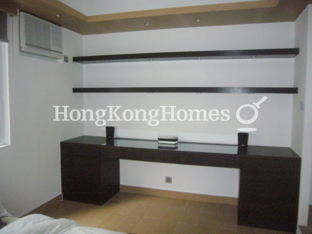 Desk Area in Master Room — 兆景閣，中環