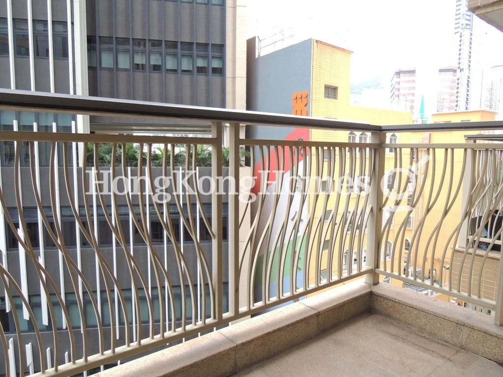 Balcony off Living and Dining Room — 駿逸峰，灣仔