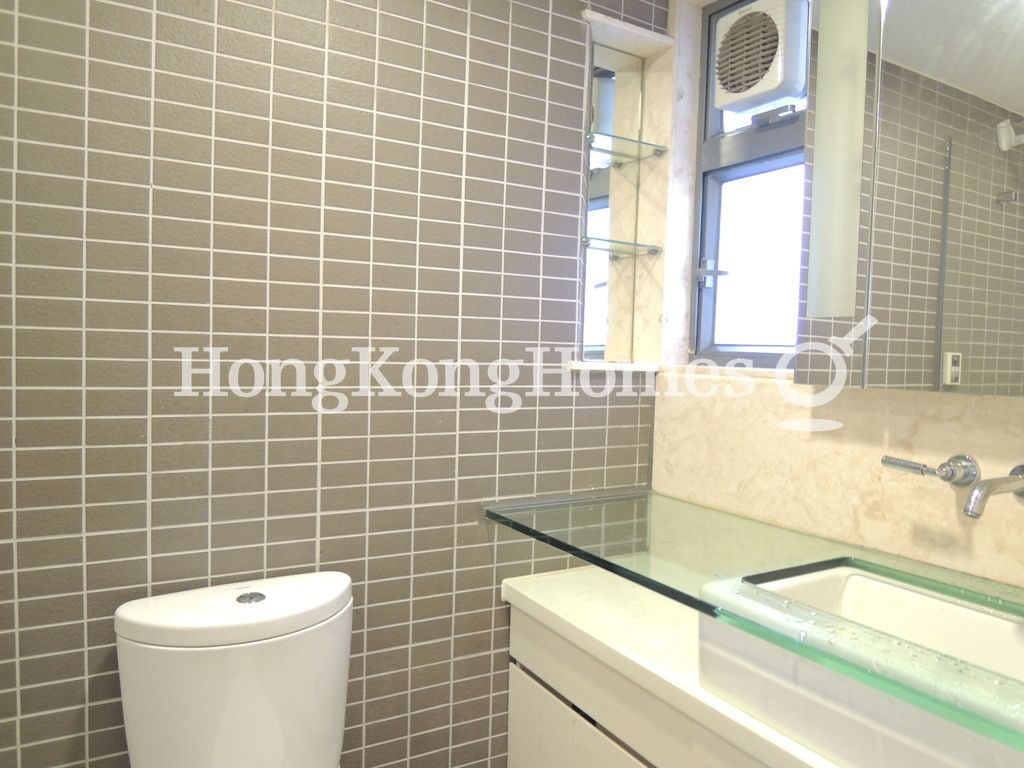 Guest Bathroom — 駿逸峰，灣仔
