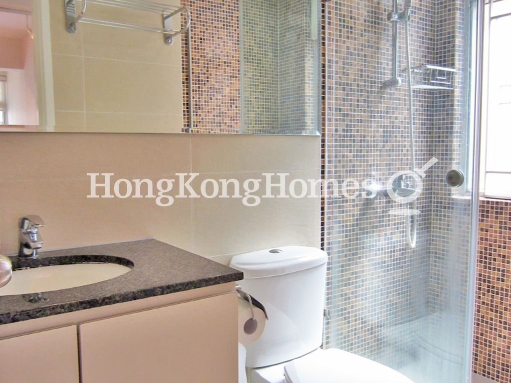 Guest Bathroom — 昌明大廈，跑馬地