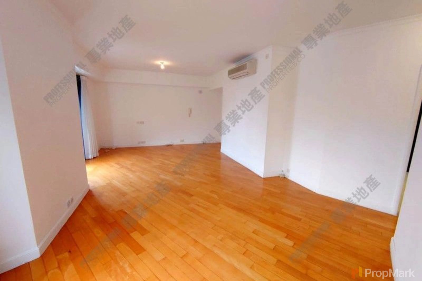 photo 14 — The Royal Court, Mid-levels Central