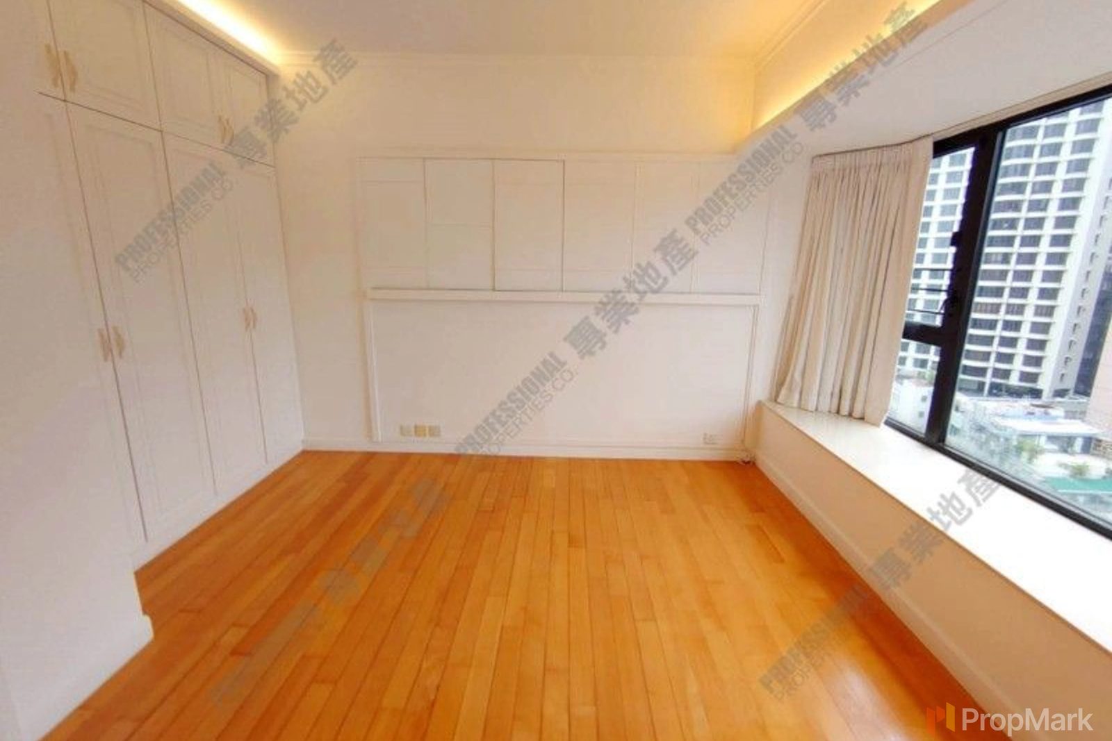 photo 10 — The Royal Court, Mid-levels Central