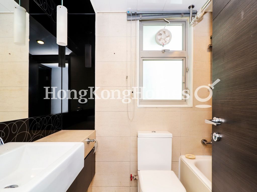 Guest Bathroom — Centre Place, Sai Ying Pun