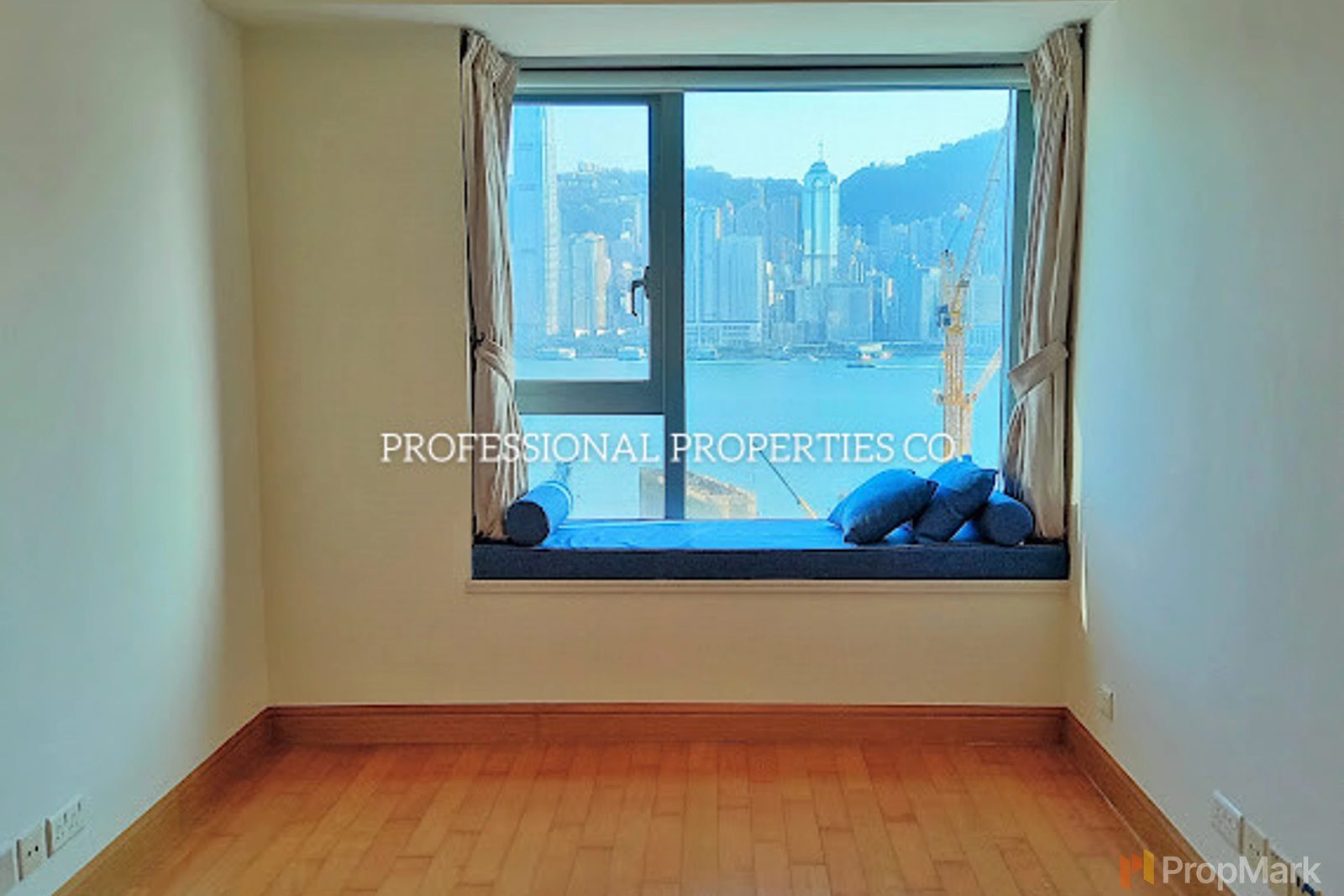 photo 5 — The Harbourside, Kowloon Station