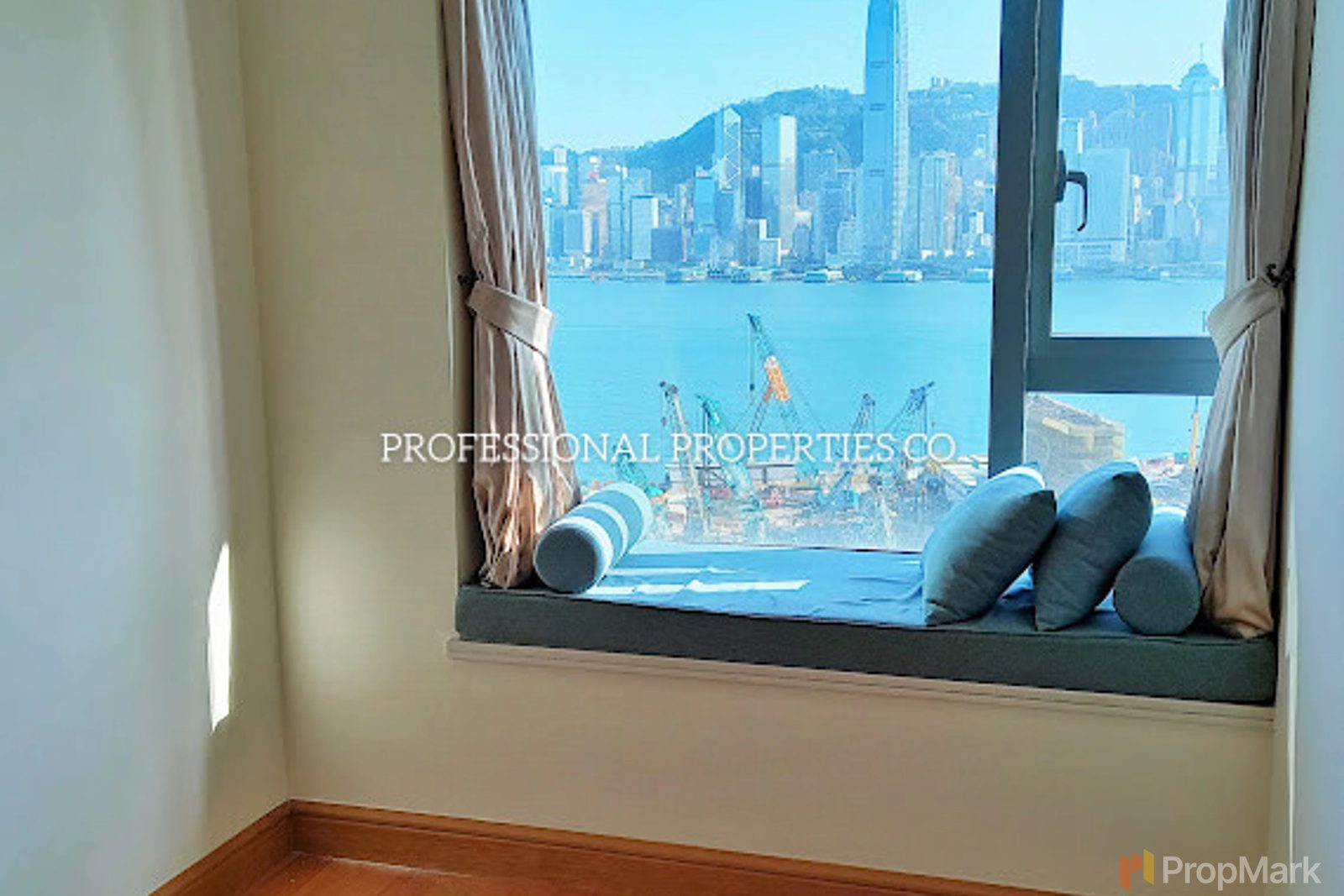 photo 15 — The Harbourside, Kowloon Station