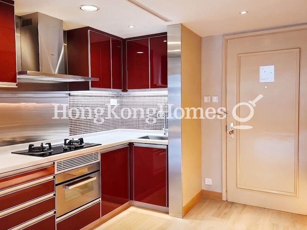 photo 5 — Convention Plaza Apartments, Wan Chai