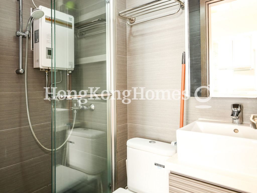 Guest Bathroom — Chung Yin Court, Mid-levels West