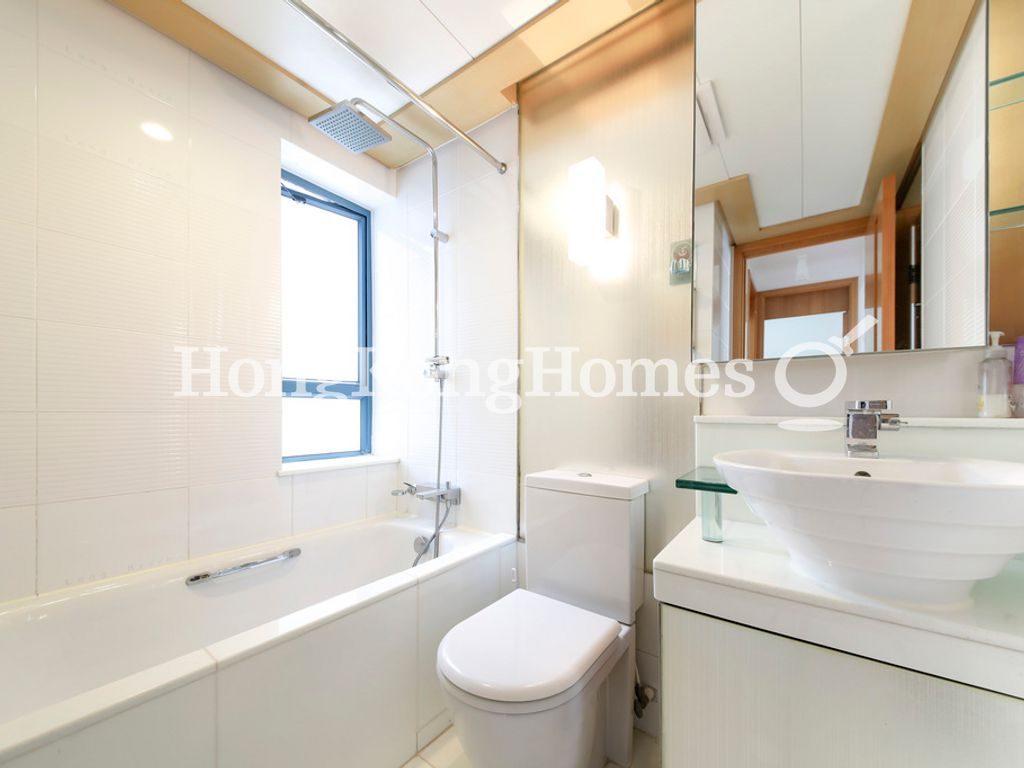 Guest Bathroom — 浪澄灣 01座，大角咀