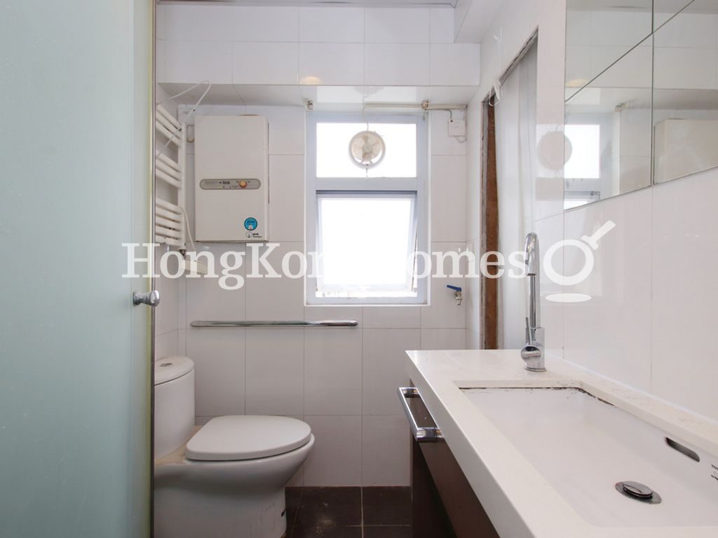Guest Bathroom — Arts Building, Mid-levels West
