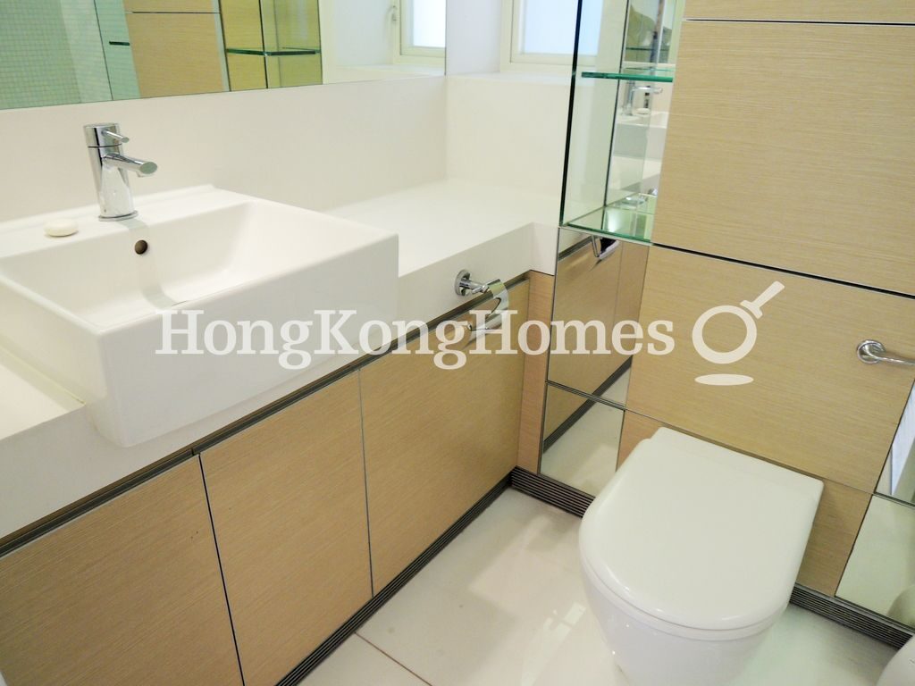 Guest Bathroom — 聚賢居 - 第02座，中環