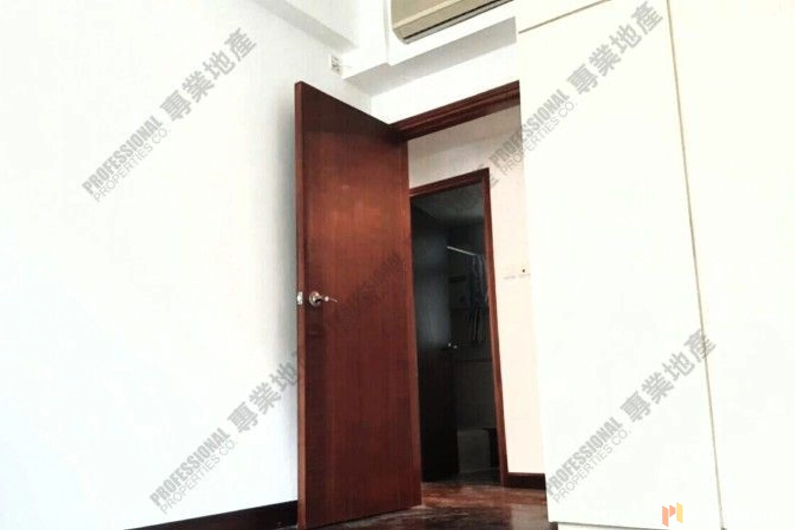 photo 2 — Clovelly Court, Mid-levels Central