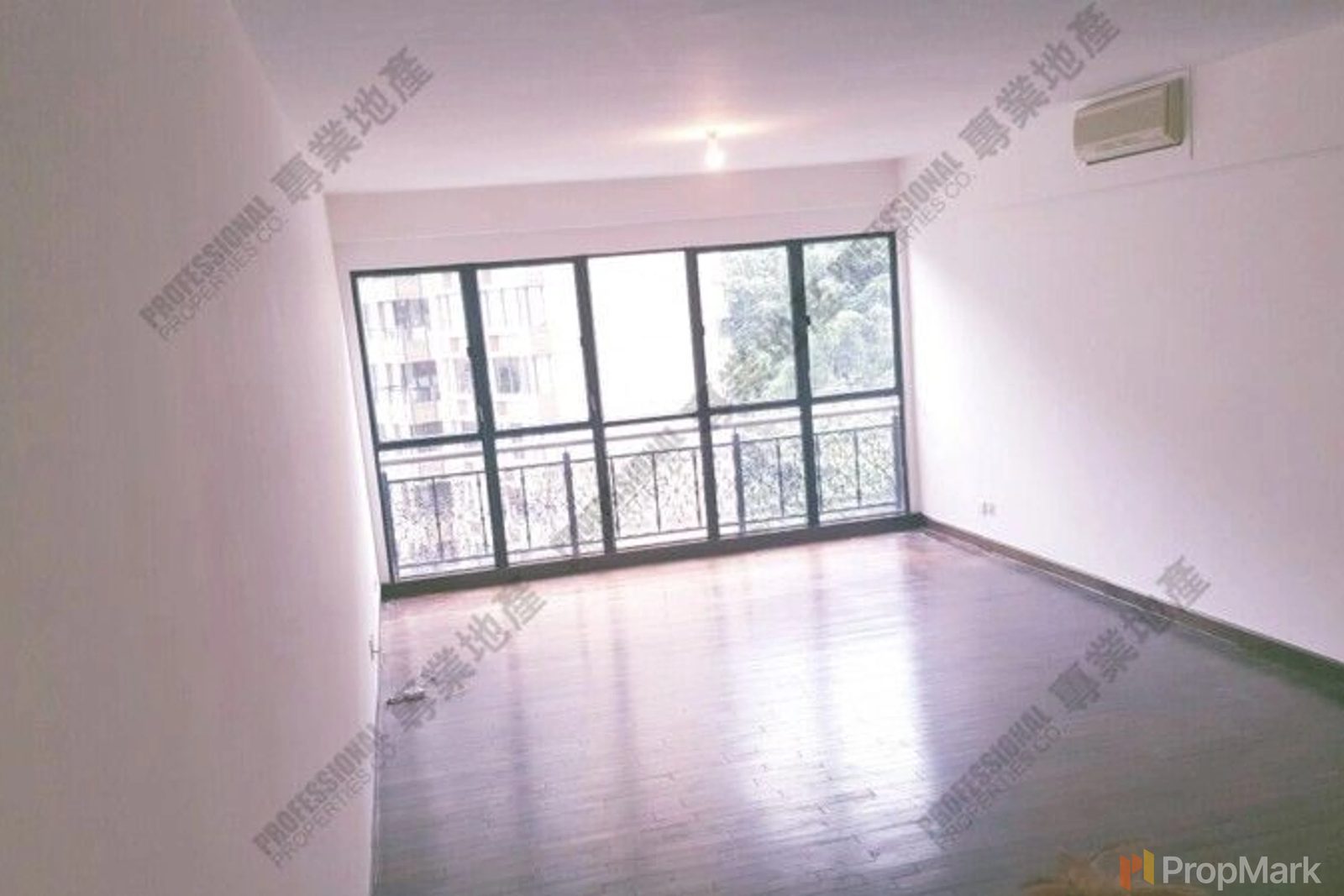 photo 8 — Clovelly Court, Mid-levels Central