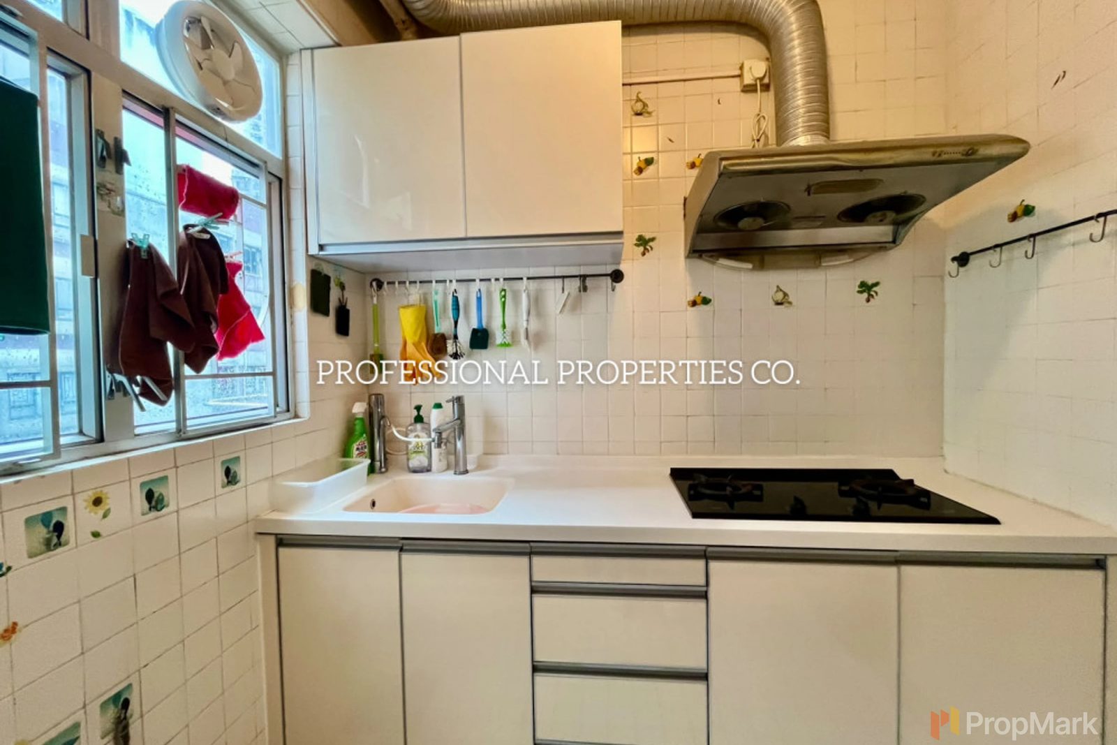 photo 5 — Sherwood Court, Mid-levels West