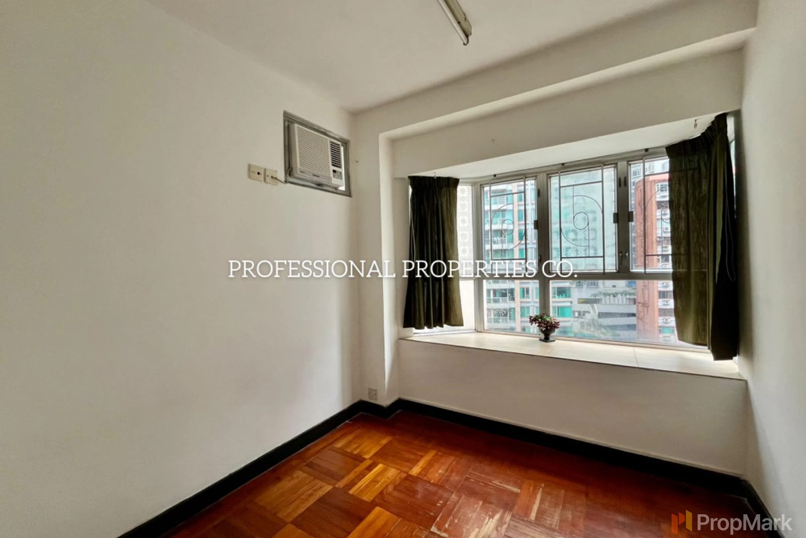 photo 7 — Sherwood Court, Mid-levels West