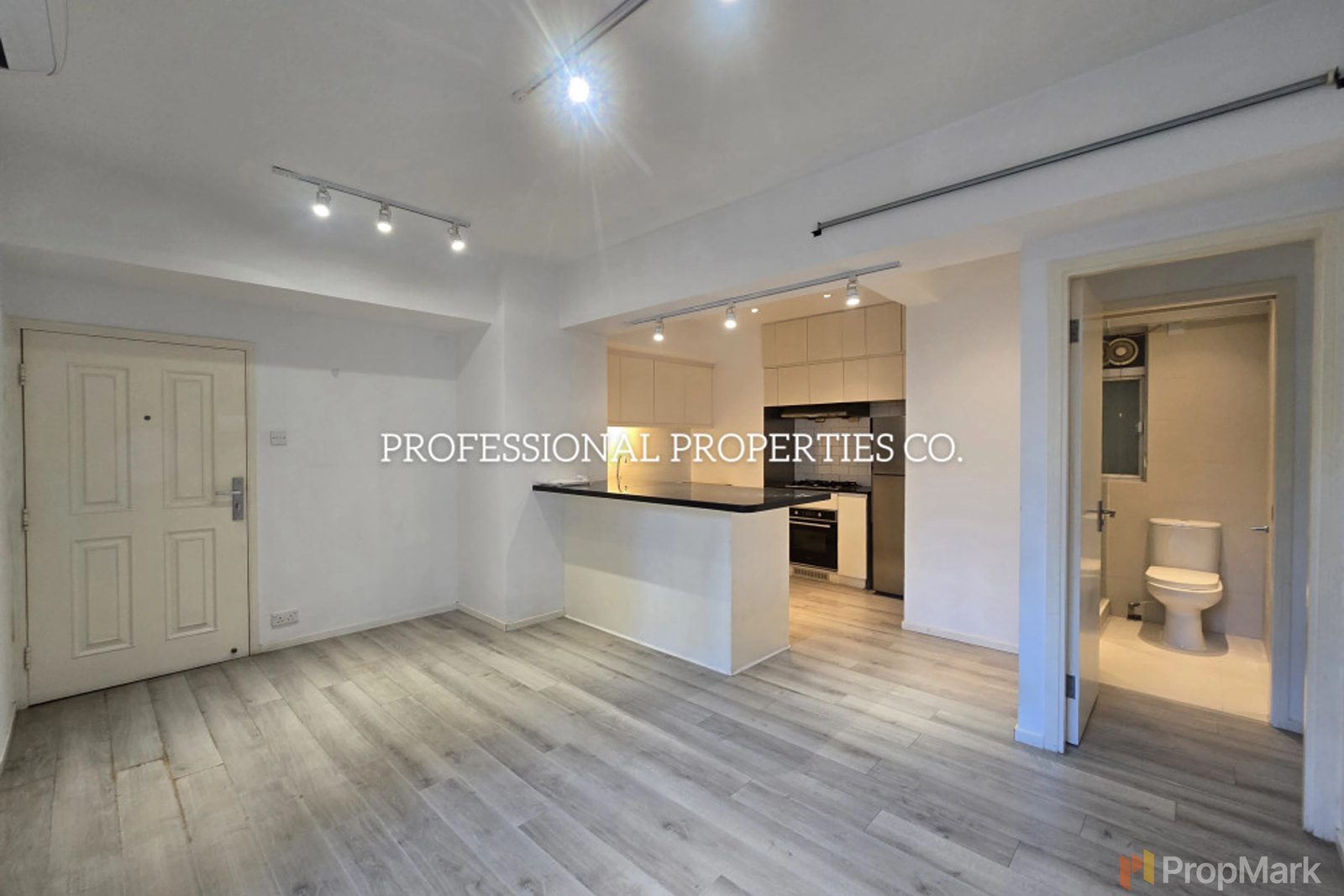 photo 2 — Caravan Court, Mid-levels West