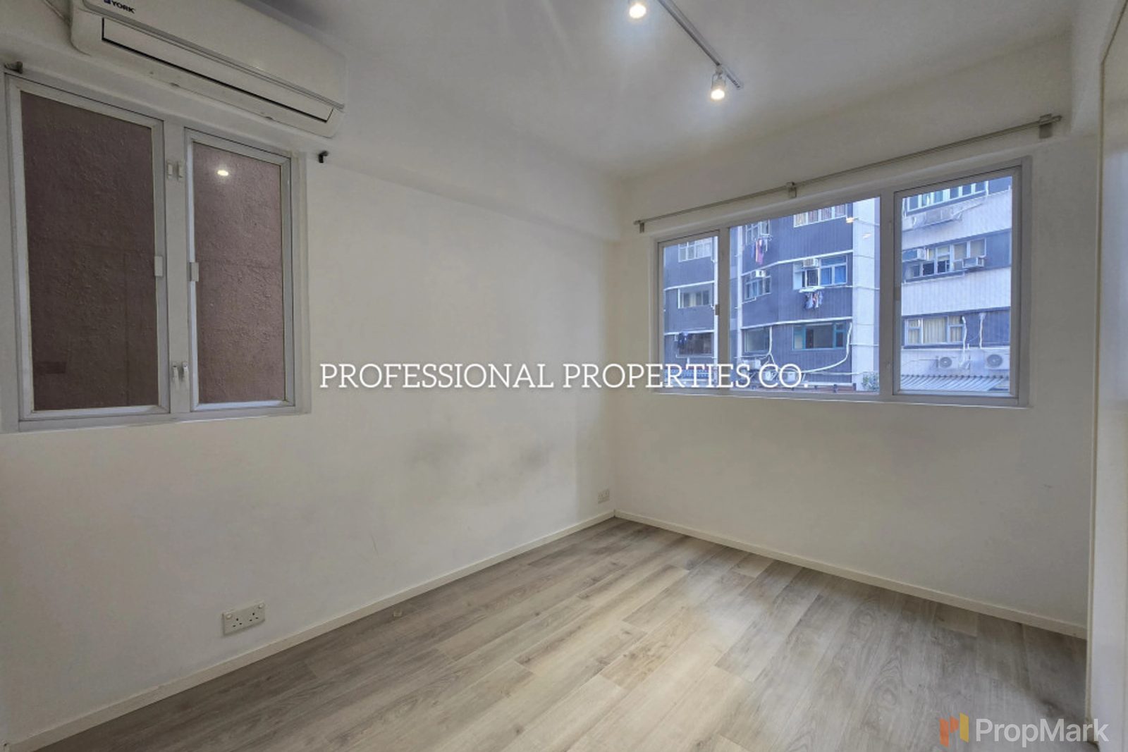 photo 5 — Caravan Court, Mid-levels West