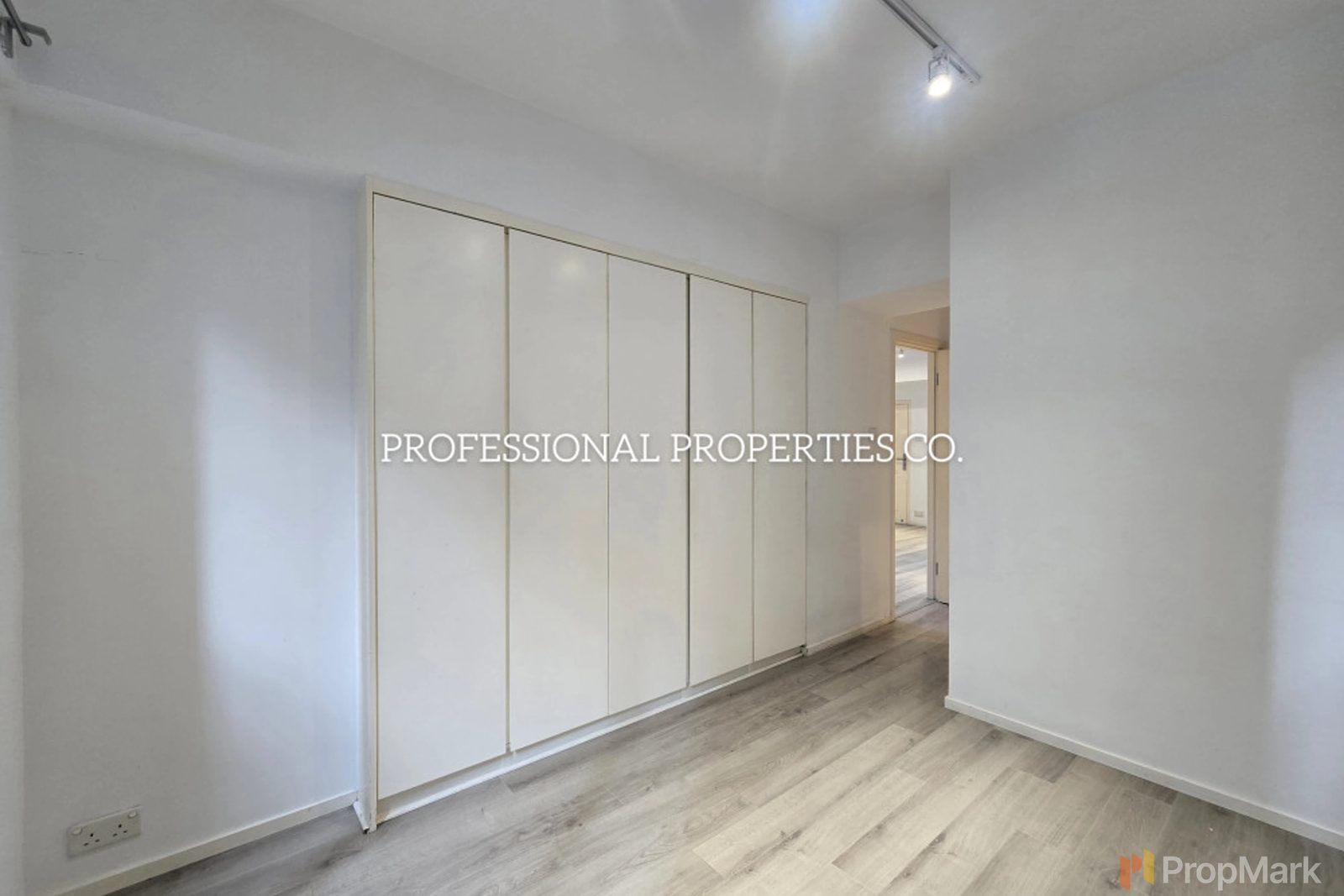 photo 6 — Caravan Court, Mid-levels West