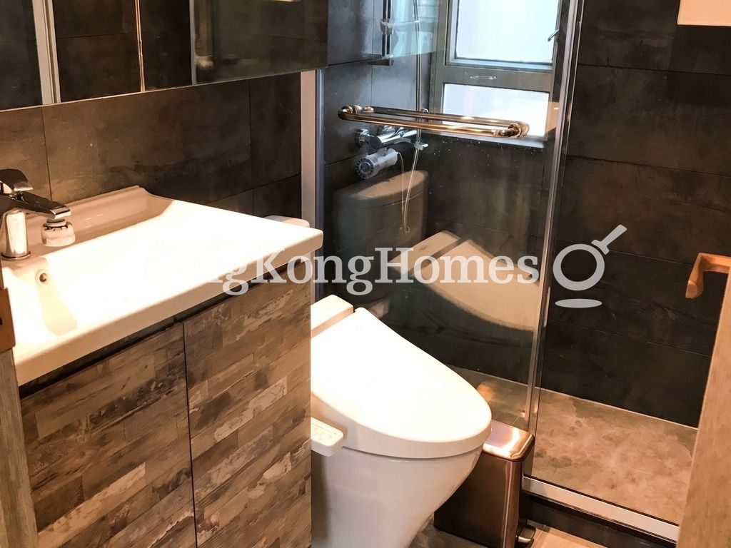 Master Bathroom — 英華閣，西半山