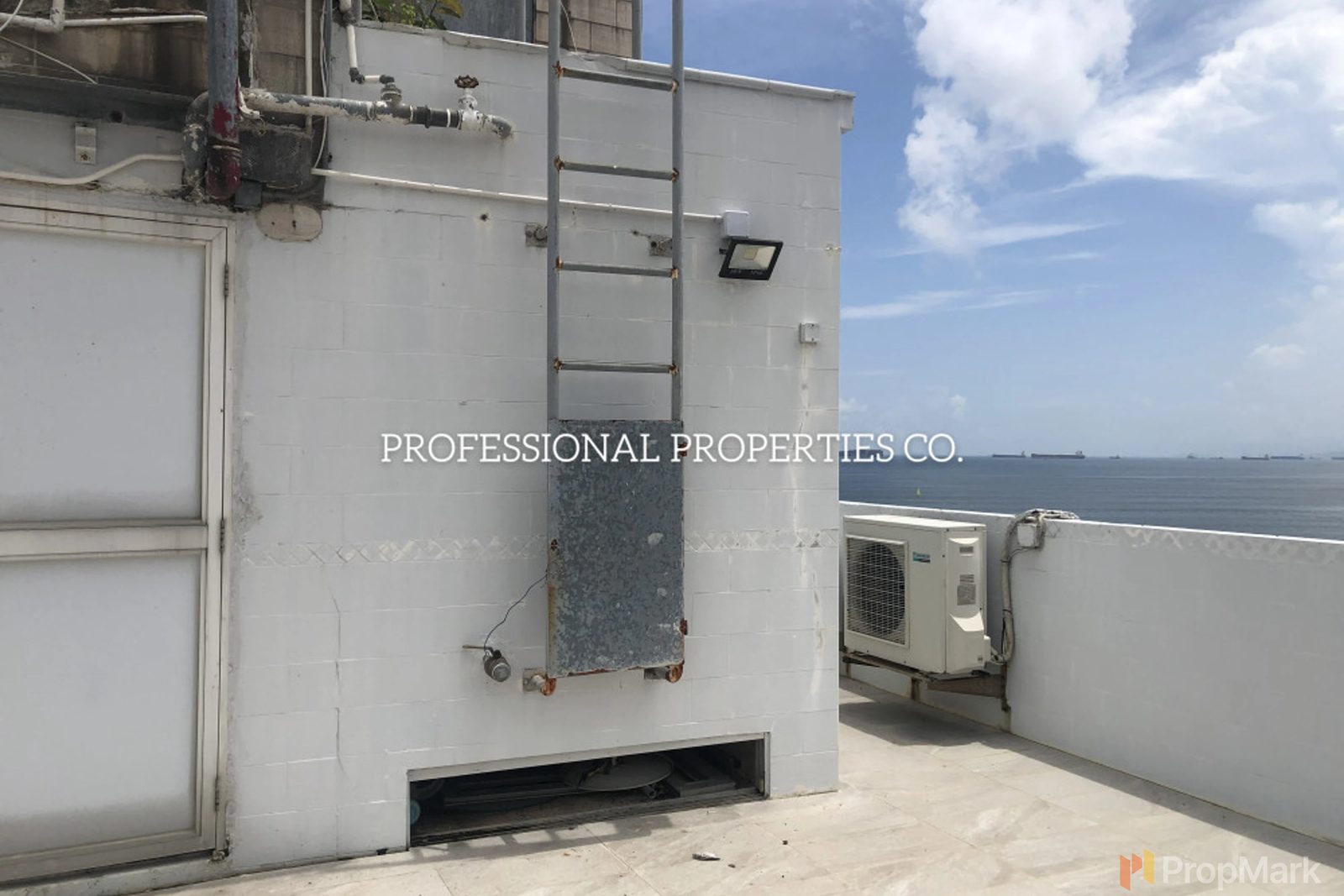 photo 4 — Hill Shing Court, Southside