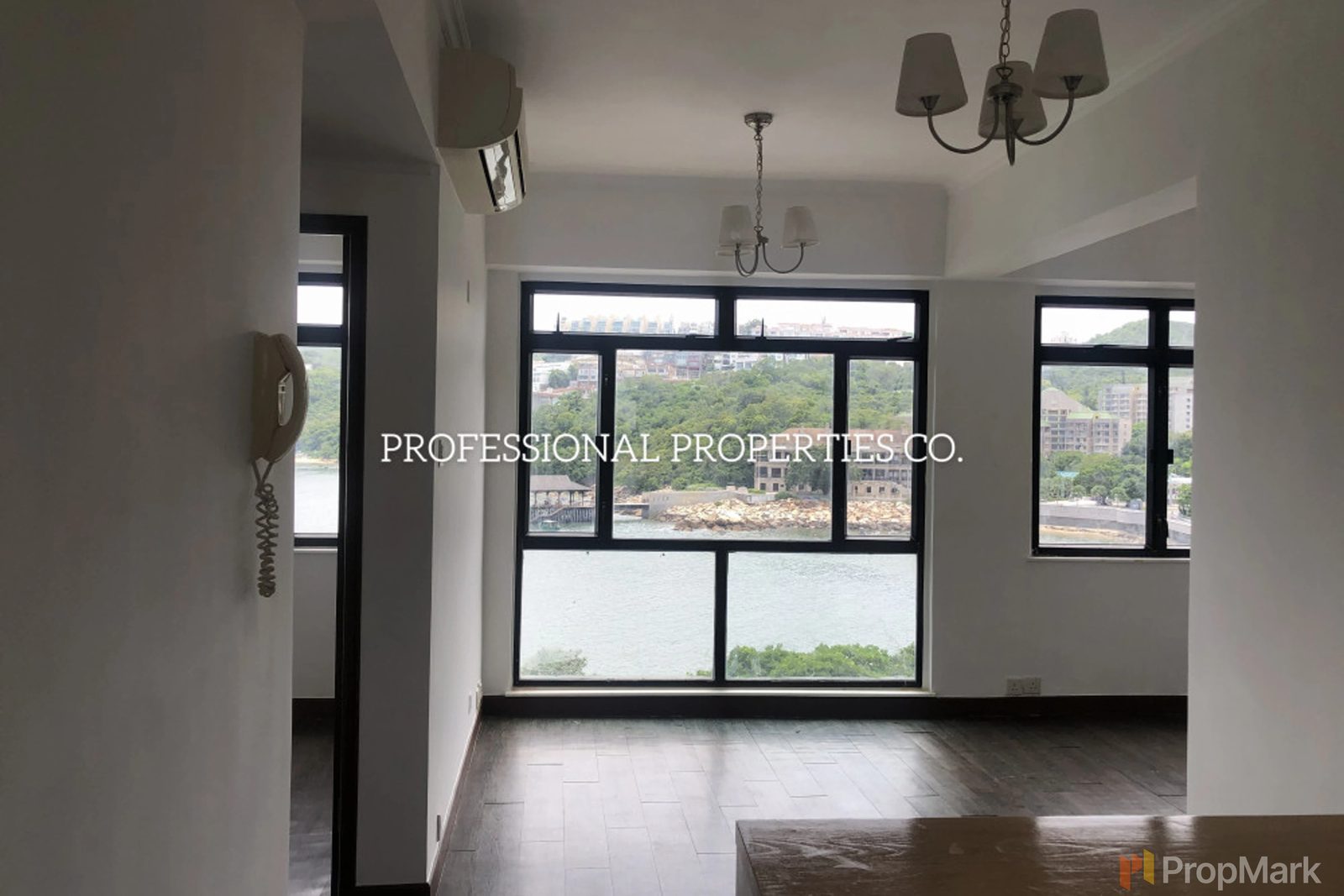 photo 8 — Hill Shing Court, Southside