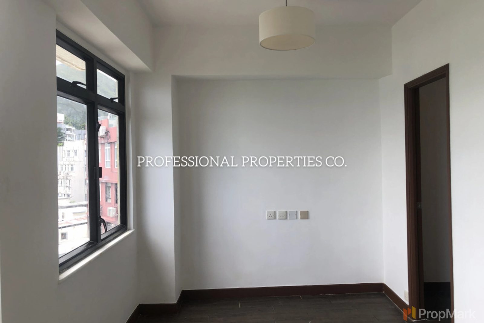 photo 10 — Hill Shing Court, Southside
