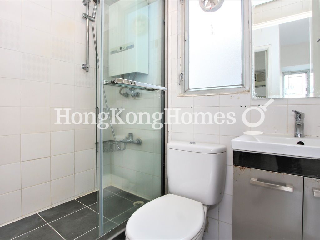 Guest Bathroom — 嘉威花園，西半山