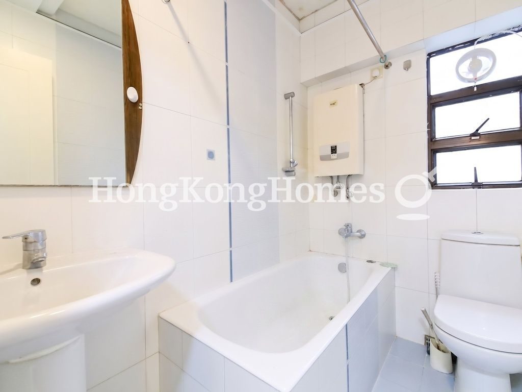 Guest Bathroom — 寶瑜閣，薄扶林