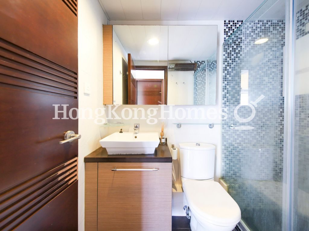 Guest Bathroom — Island Harbourview - Tower 06, Tai Kok Tsui