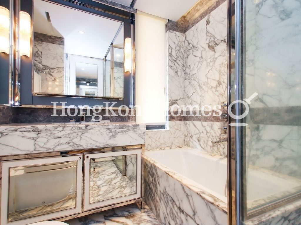 Bathroom — The Pierre, Mid-levels West